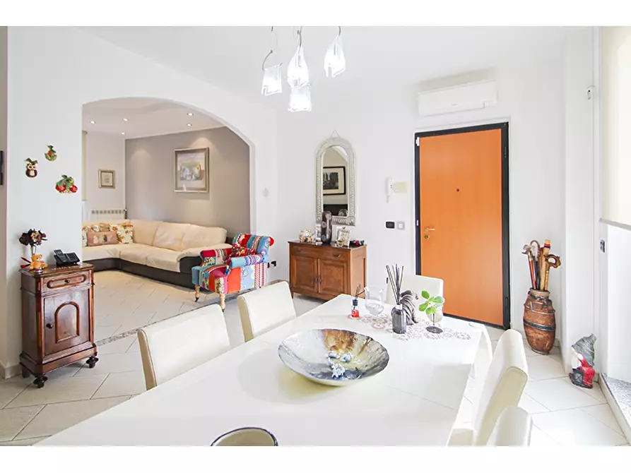 Immagine 3 di Villetta a schiera in vendita  in Via Luigi Settembrini 25/C a Malnate