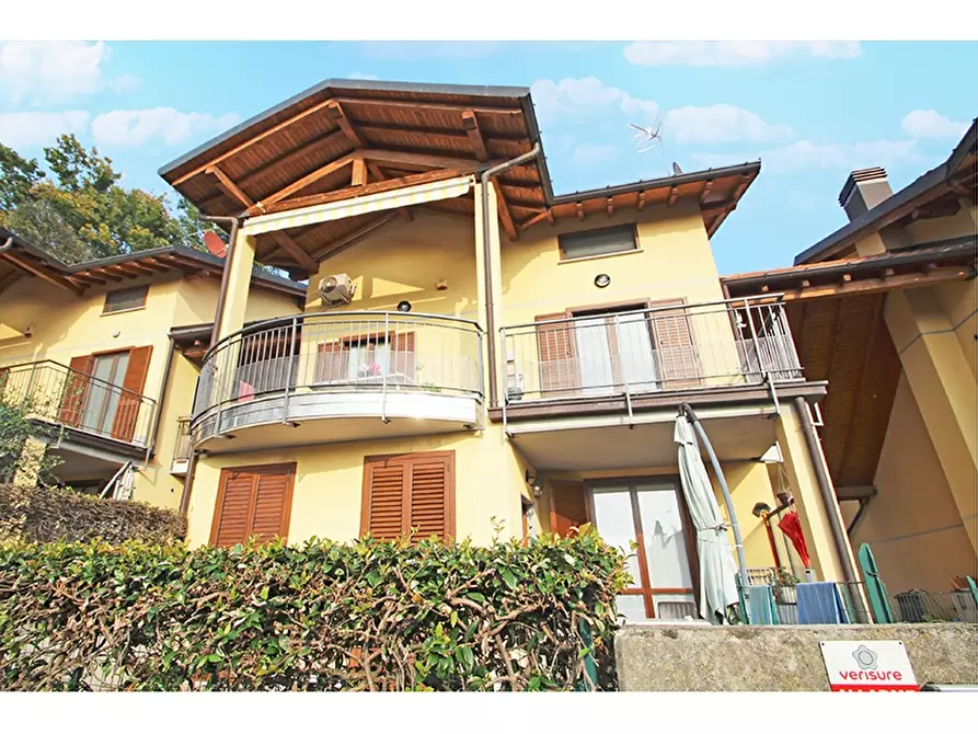 Immagine 1 di Villetta a schiera in vendita  in Via Luigi Settembrini 25/C a Malnate