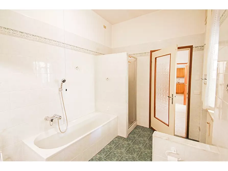 Immagine 9 di Appartamento in vendita  in Via Alessandro Manzoni 21 a Venegono Inferiore