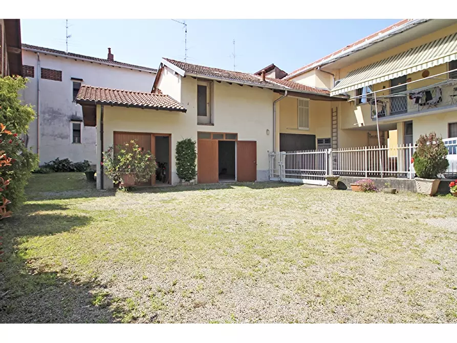 Immagine 14 di Appartamento in vendita  in Via Alessandro Manzoni 21 a Venegono Inferiore