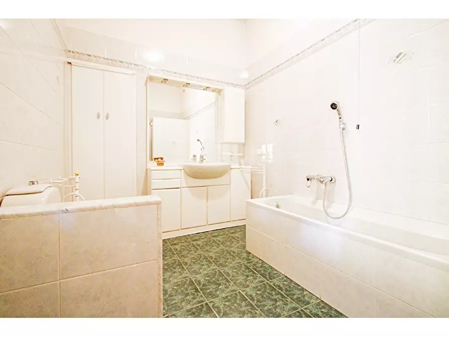 Immagine 8 di Appartamento in vendita  in Via Alessandro Manzoni 21 a Venegono Inferiore