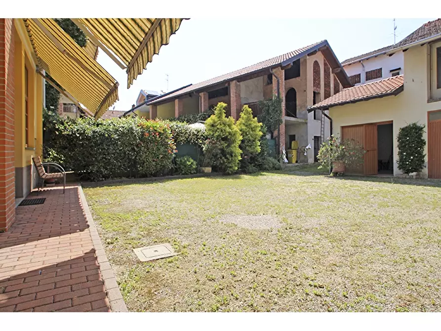 Immagine 13 di Appartamento in vendita  in Via Alessandro Manzoni 21 a Venegono Inferiore