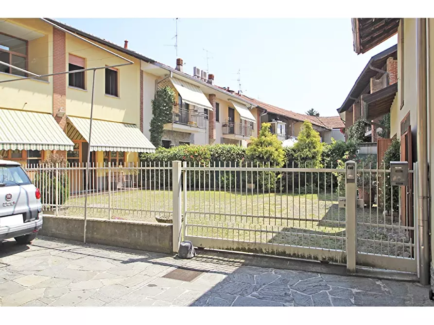 Immagine 12 di Appartamento in vendita  in Via Alessandro Manzoni 21 a Venegono Inferiore