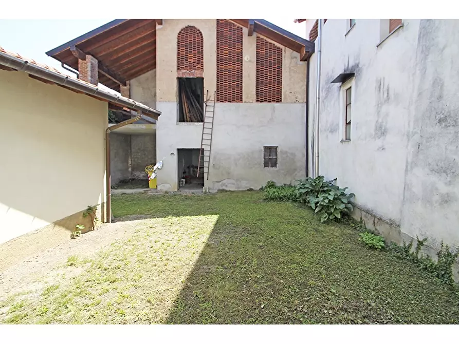 Immagine 1 di Rustico / casale in vendita  in Via Alessandro Manzoni 21 a Venegono Inferiore