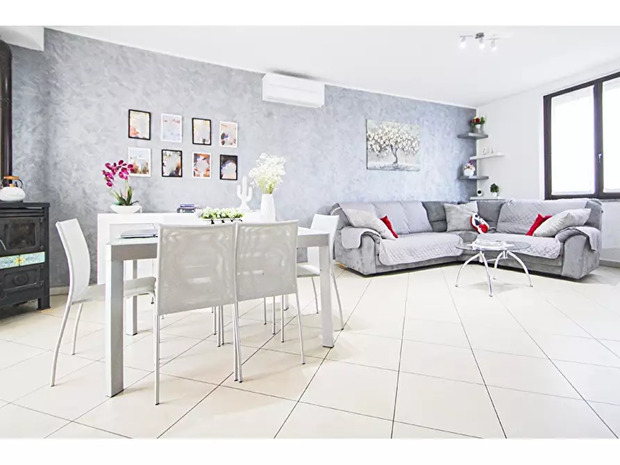 Immagine 3 di Villa in vendita  in Via Vecchia Milanese 26 a Venegono Inferiore