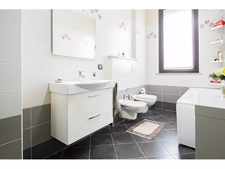 Immagine 15 di Villa in vendita  in Via Vecchia Milanese 26 a Venegono Inferiore