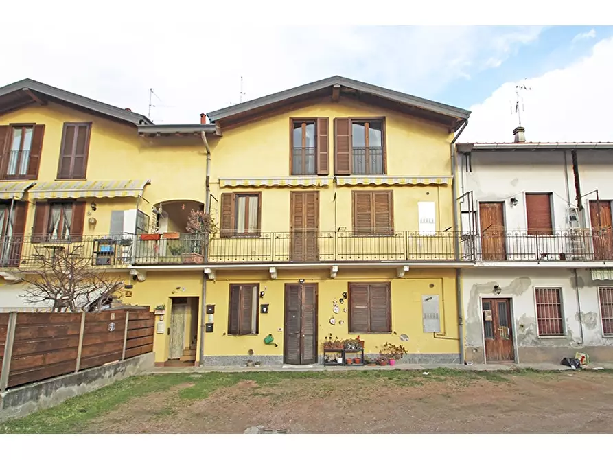 Immagine 12 di Appartamento in vendita  in Via Montello 7 a Fagnano Olona