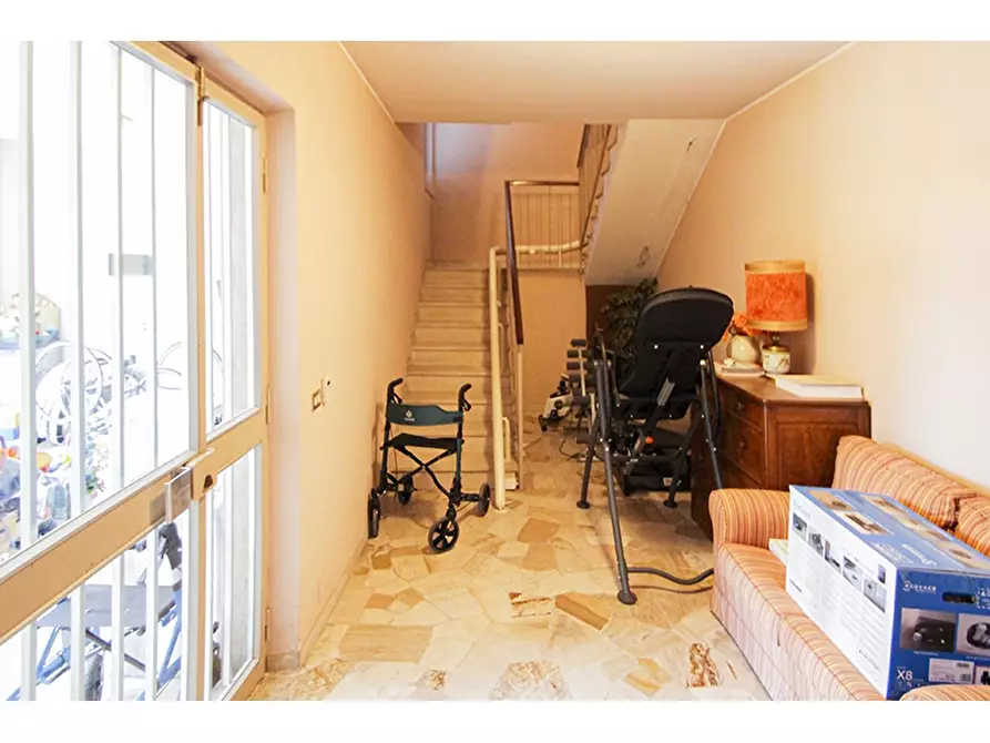 Immagine 27 di Villa in vendita  in Via Melette 11 a Castiglione Olona