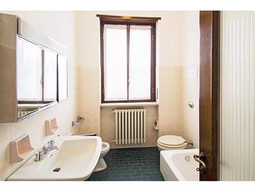 Immagine 22 di Villa in vendita  in Via Melette 11 a Castiglione Olona