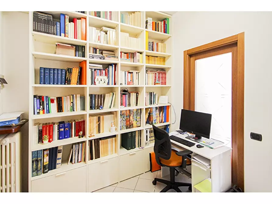 Immagine 9 di Villa in vendita  in Via Melette 11 a Castiglione Olona