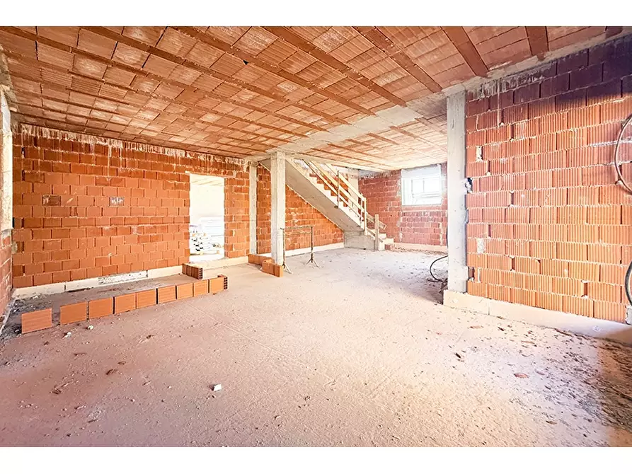 Immagine 7 di Villa in vendita  in Via Petrarca a Castiglione Olona