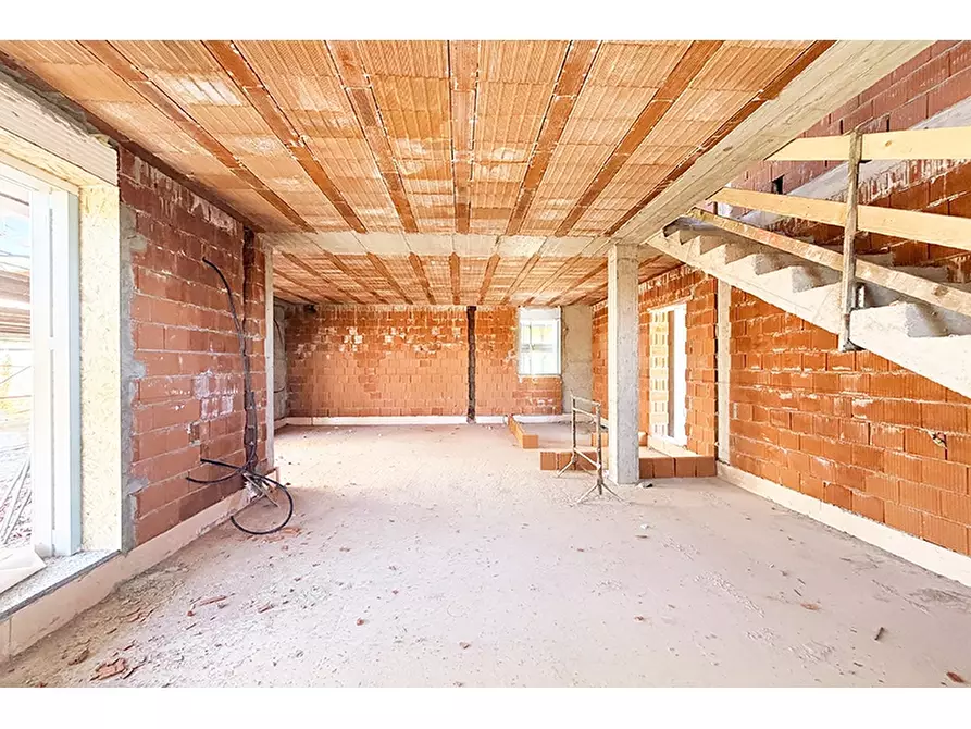 Immagine 8 di Villa in vendita  in Via Petrarca a Castiglione Olona