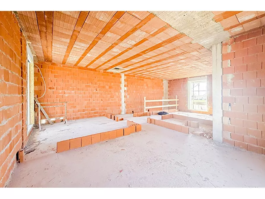 Immagine 9 di Villa in vendita  in Via Petrarca a Castiglione Olona