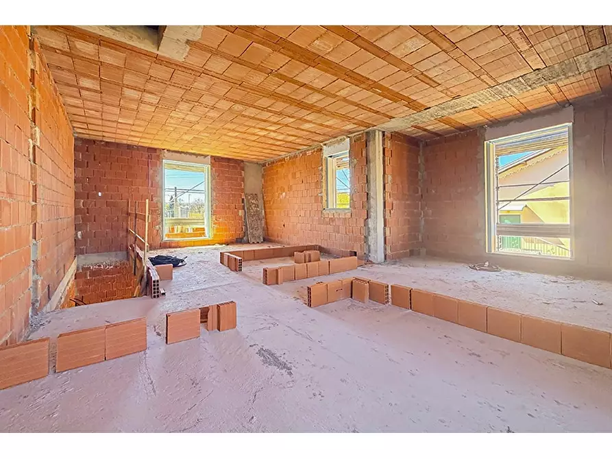 Immagine 10 di Villa in vendita  in Via Petrarca a Castiglione Olona