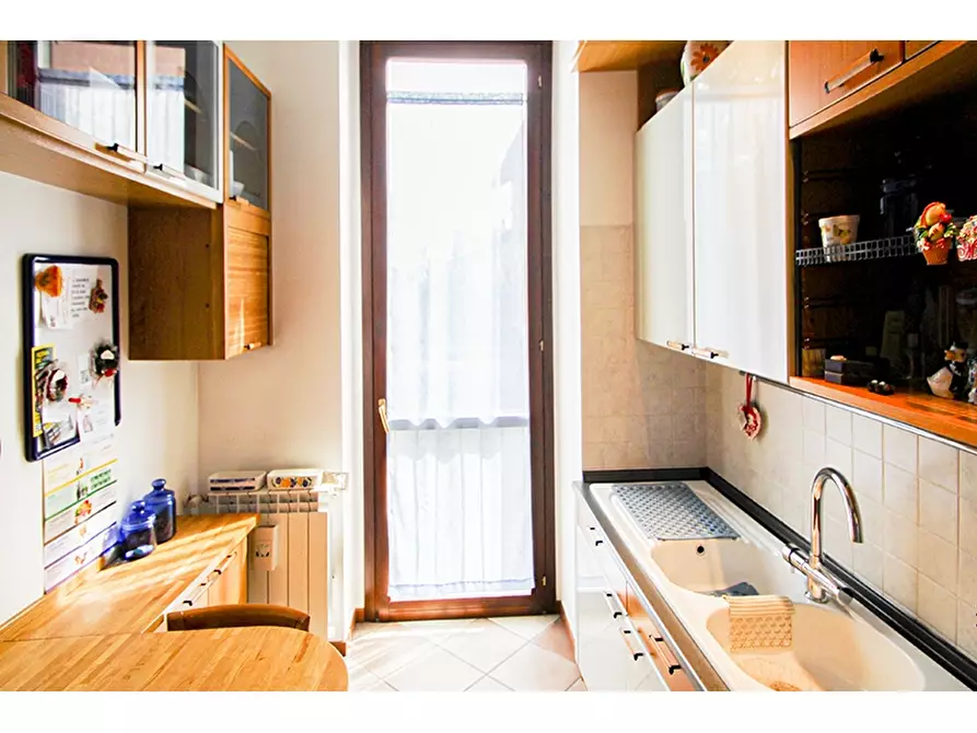 Immagine 8 di Appartamento in vendita  in Via Caduti di Nassirya 4 a Caronno Varesino