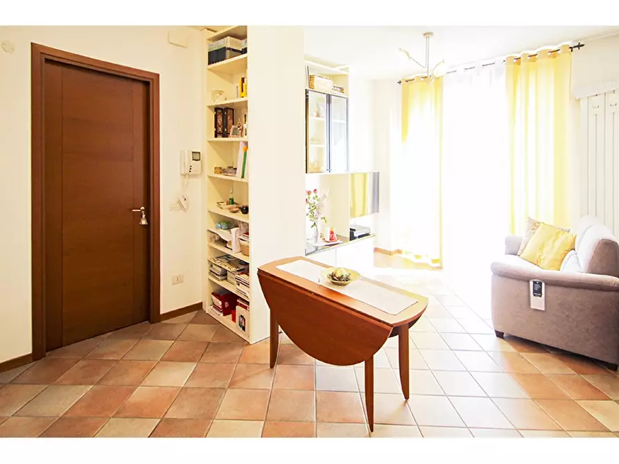 Immagine 4 di Appartamento in vendita  in Via Caduti di Nassirya 4 a Caronno Varesino