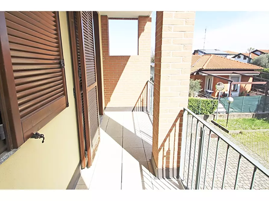 Immagine 17 di Appartamento in vendita  in Via Caduti di Nassirya 4 a Caronno Varesino