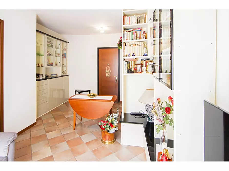 Immagine 5 di Appartamento in vendita  in Via Caduti di Nassirya 4 a Caronno Varesino