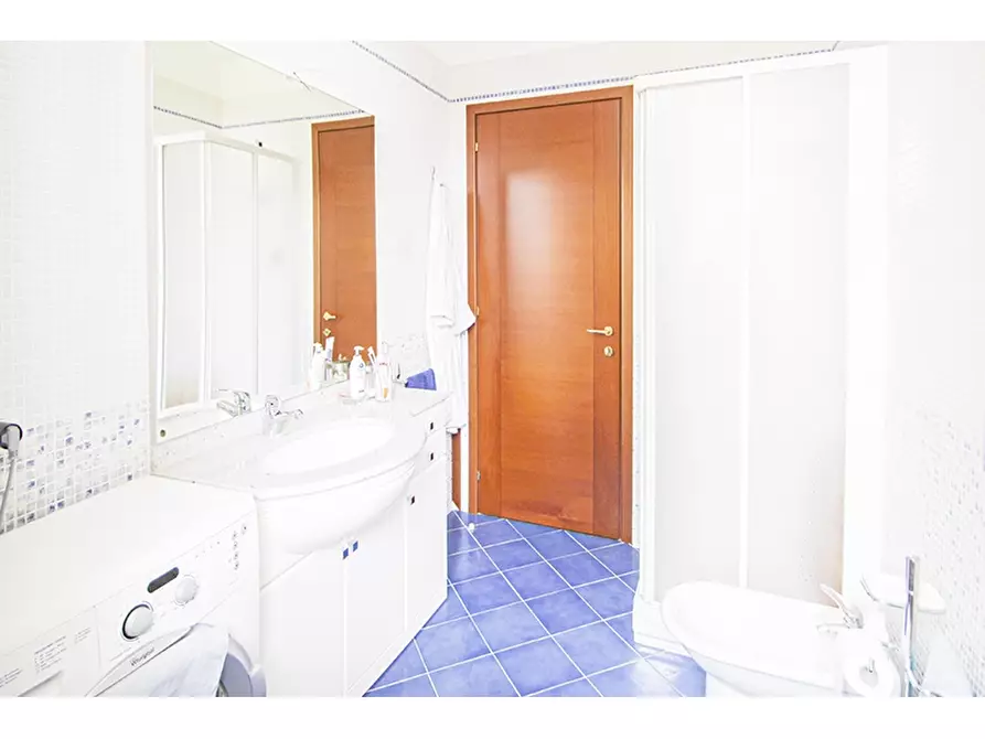 Immagine 15 di Appartamento in vendita  in Via Caduti di Nassirya 4 a Caronno Varesino