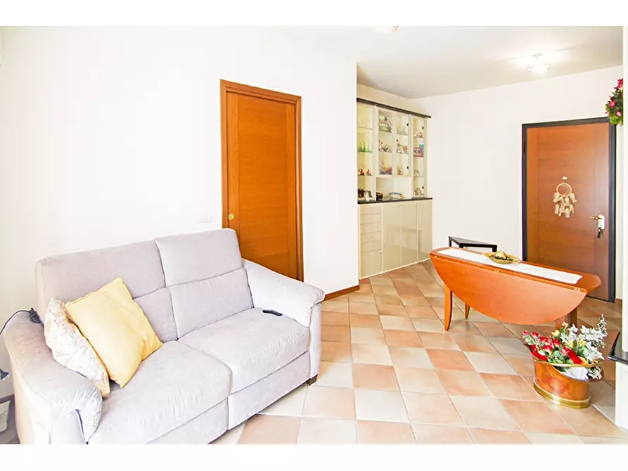 Immagine 3 di Appartamento in vendita  in Via Caduti di Nassirya 4 a Caronno Varesino