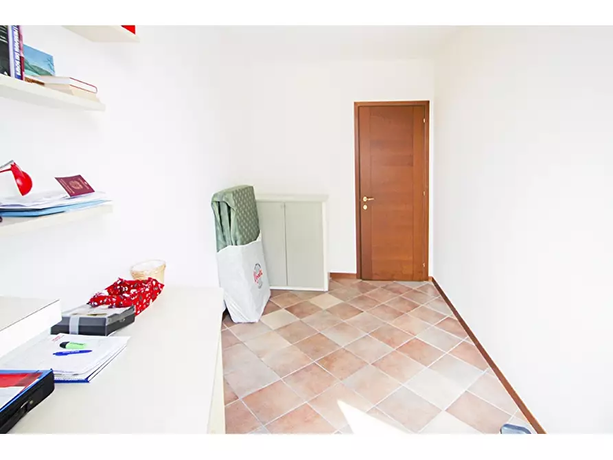 Immagine 13 di Appartamento in vendita  in Via Caduti di Nassirya 4 a Caronno Varesino