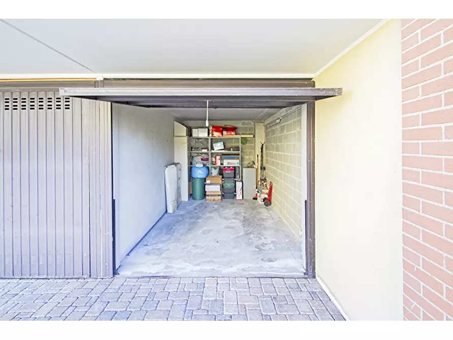 Immagine 18 di Appartamento in vendita  in Via Caduti di Nassirya 4 a Caronno Varesino