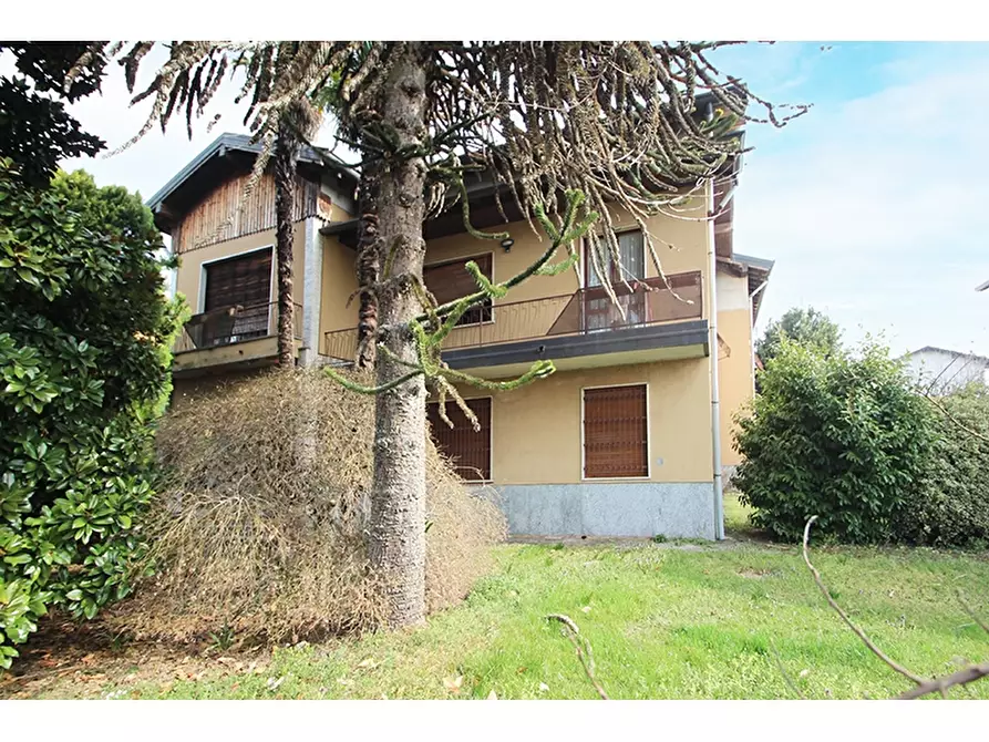 Immagine 35 di Villa in vendita  in Via Monte Cimone 33 a Castiglione Olona