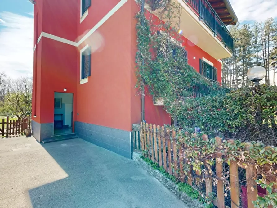 Immagine 26 di Villa in vendita  in Via Pracallo 34 a Tradate