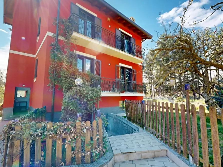 Immagine 27 di Villa in vendita  in Via Pracallo 34 a Tradate
