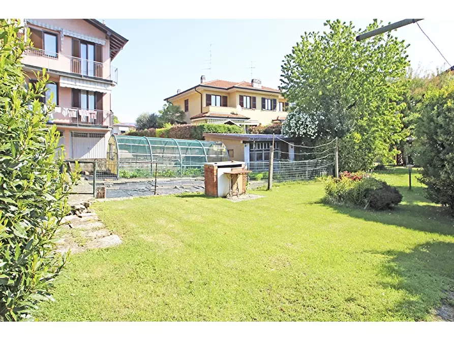 Immagine 3 di Appartamento in vendita  in Via Gian Lorenzo Bernini 6 a Vedano Olona