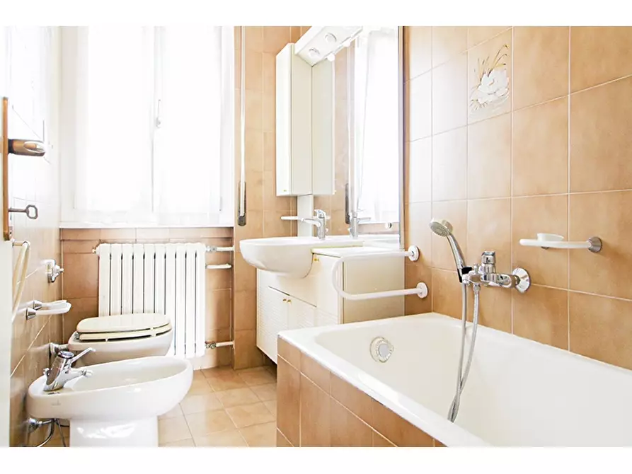 Immagine 14 di Appartamento in vendita  in Via Gian Lorenzo Bernini 6 a Vedano Olona