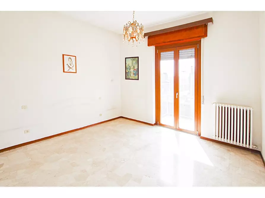 Immagine 21 di Villa in vendita  in Via De Gasperi 2 a Venegono Superiore