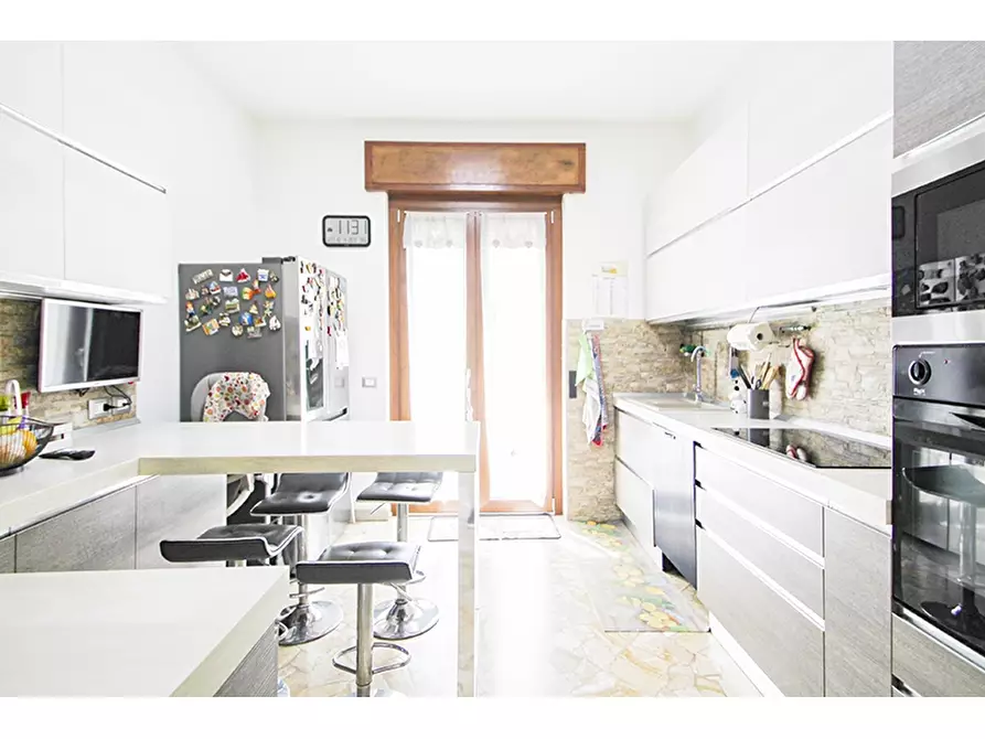 Immagine 10 di Villa in vendita  in Via De Gasperi 2 a Venegono Superiore