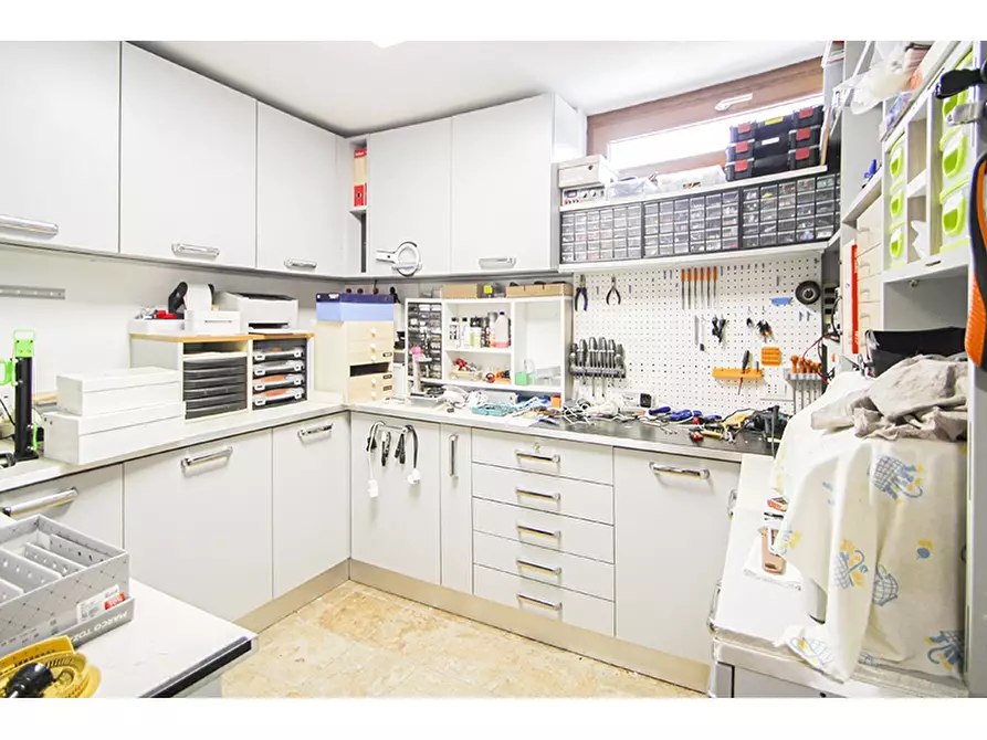 Immagine 26 di Villa in vendita  in Via De Gasperi 2 a Venegono Superiore