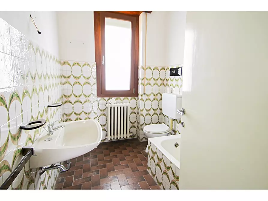Immagine 22 di Villa in vendita  in Via De Gasperi 2 a Venegono Superiore