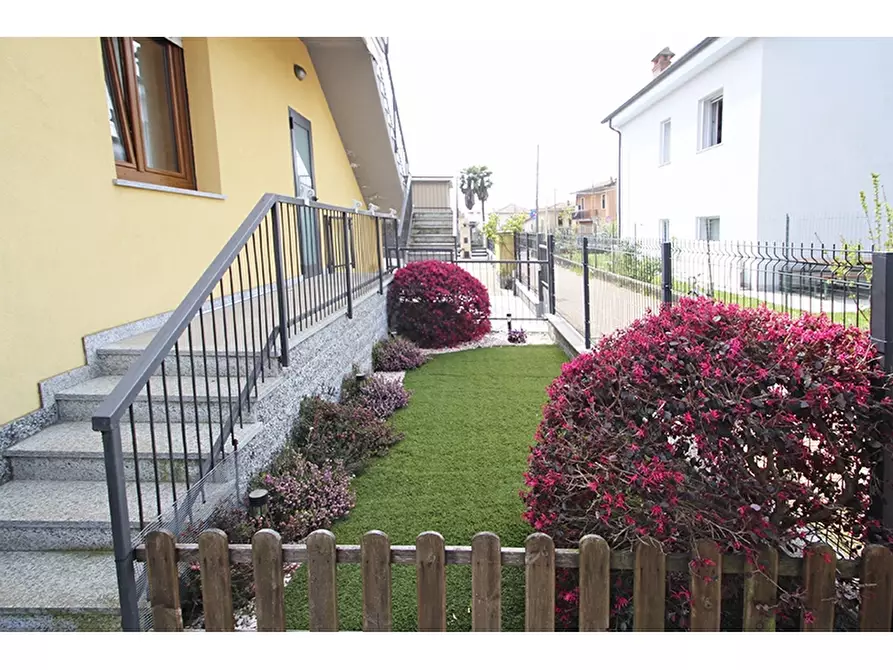Immagine 30 di Villa in vendita  in Via De Gasperi 2 a Venegono Superiore