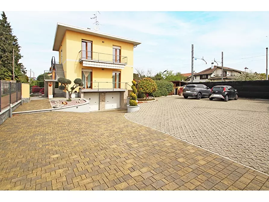 Immagine 32 di Villa in vendita  in Via De Gasperi 2 a Venegono Superiore