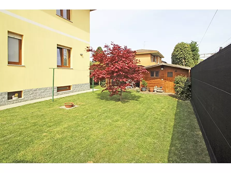 Immagine 2 di Villa in vendita  in Via De Gasperi 2 a Venegono Superiore