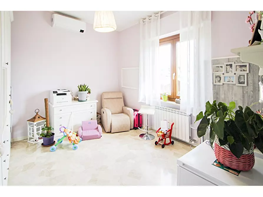 Immagine 13 di Villa in vendita  in Via De Gasperi 2 a Venegono Superiore