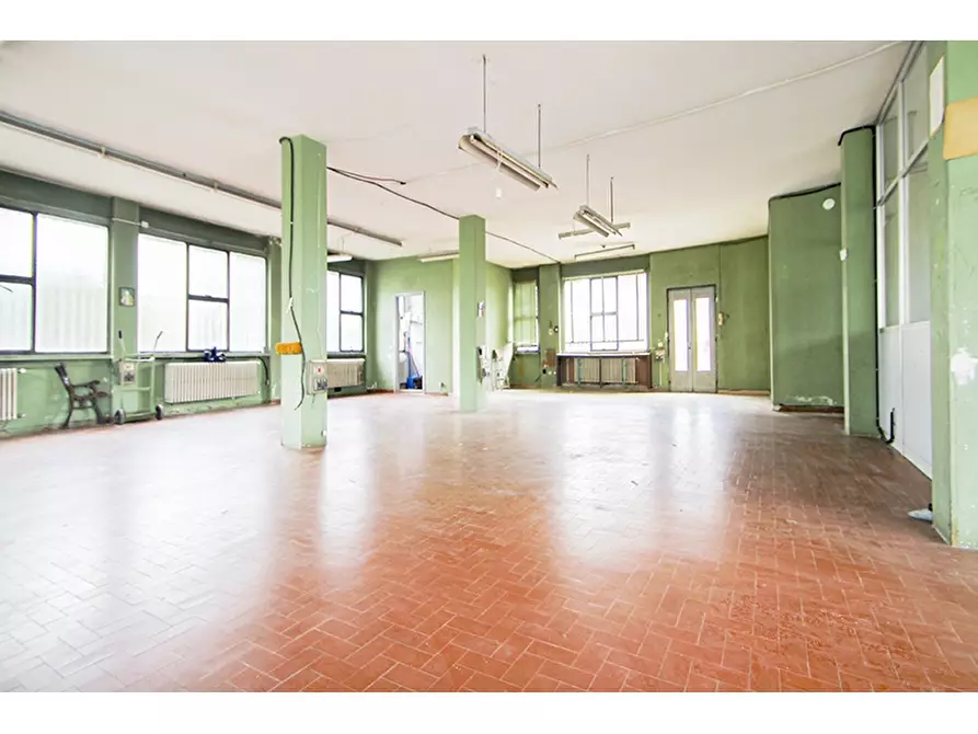 Immagine 20 di Villa in vendita  in Via Petrarca 1 a Albizzate