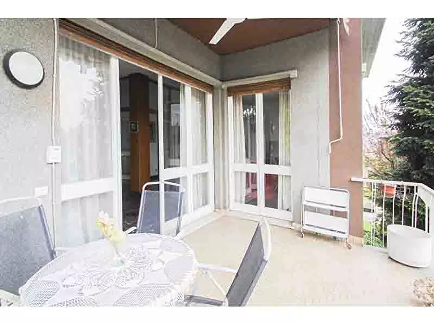Immagine 18 di Villa in vendita  in Via Petrarca 1 a Albizzate