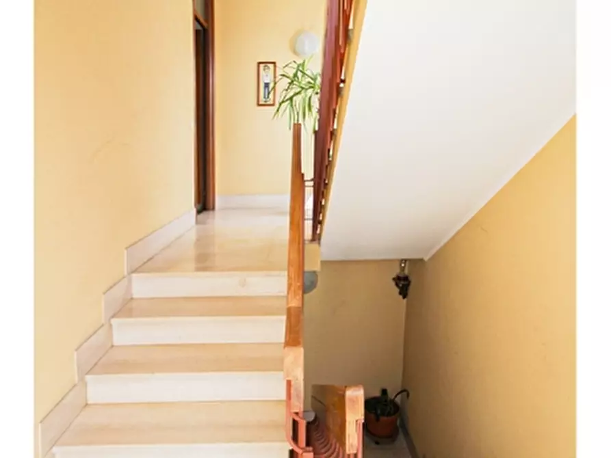 Immagine 26 di Villa in vendita  in Via Petrarca 1 a Albizzate