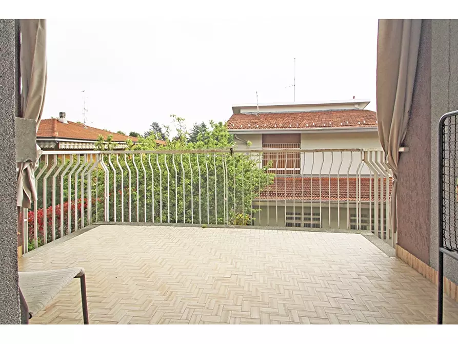 Immagine 19 di Villa in vendita  in Via Petrarca 1 a Albizzate