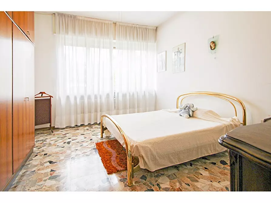 Immagine 11 di Villa in vendita  in Via Petrarca 1 a Albizzate