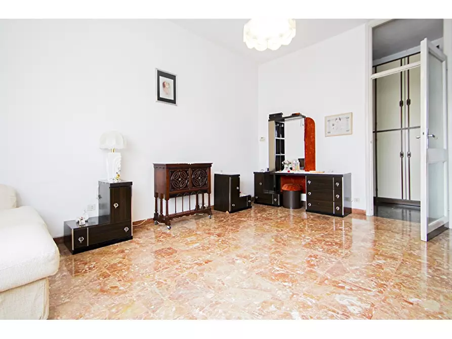 Immagine 14 di Villa in vendita  in Via Petrarca 1 a Albizzate