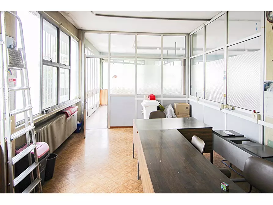 Immagine 25 di Villa in vendita  in Via Petrarca 1 a Albizzate