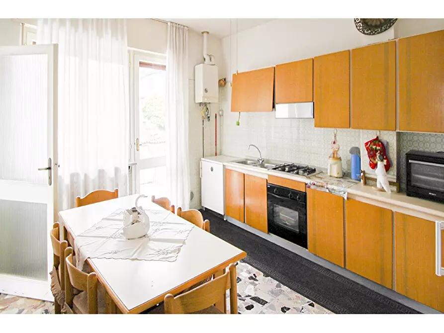 Immagine 4 di Villa in vendita  in Via Petrarca 1 a Albizzate