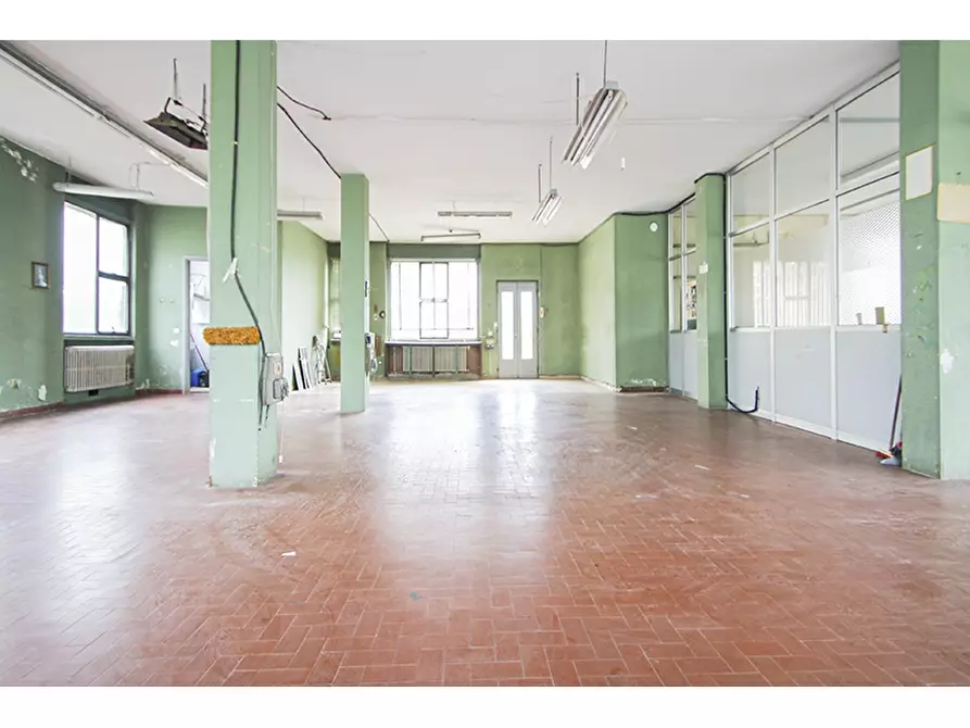Immagine 22 di Villa in vendita  in Via Petrarca 1 a Albizzate
