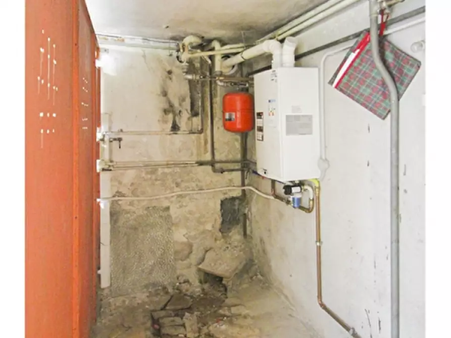 Immagine 28 di Villa in vendita  in Via Petrarca 1 a Albizzate