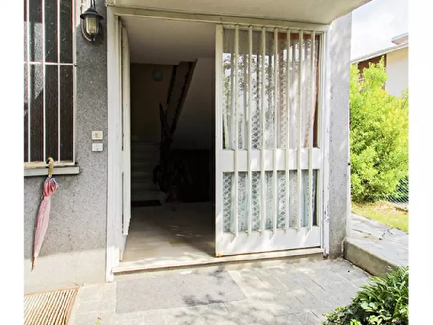 Immagine 32 di Villa in vendita  in Via Petrarca 1 a Albizzate